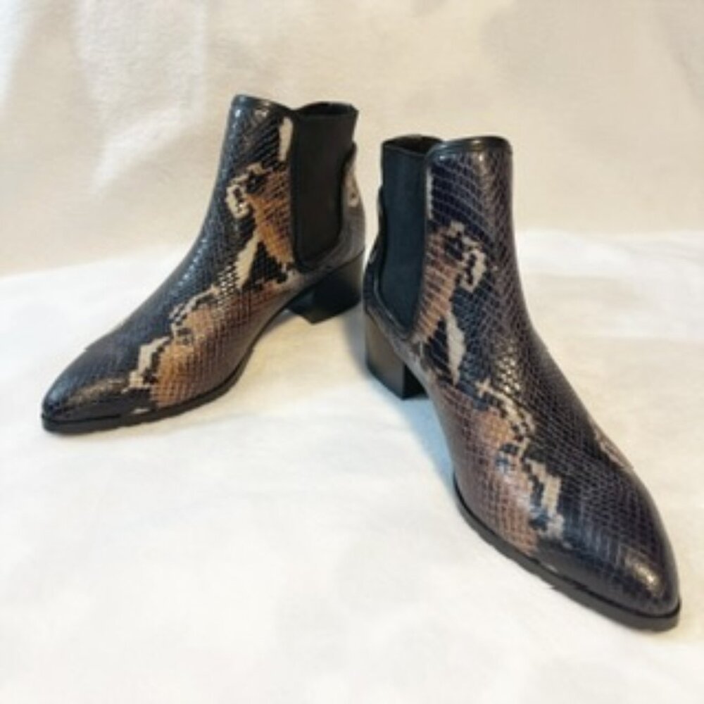 Donald Pliner Dyla Leather Chelsea Boots Size 6 Snake NEW